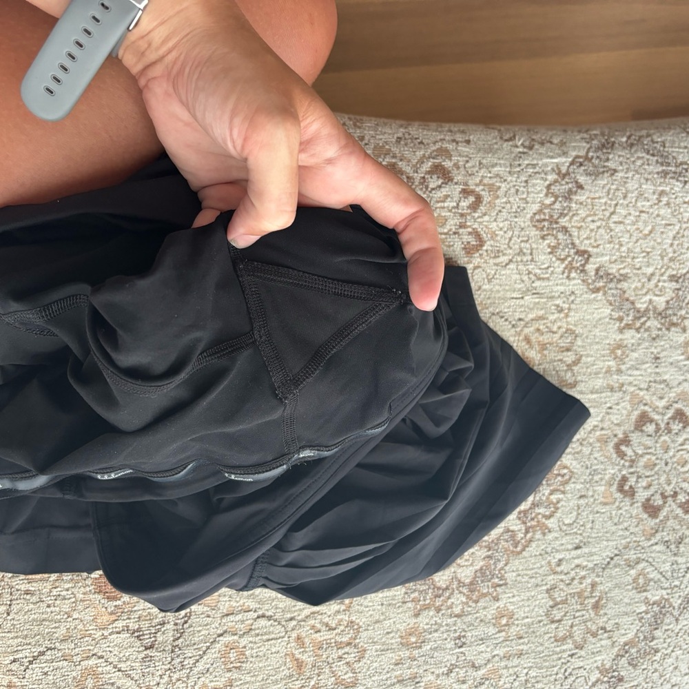Lulu lemon size 6 black tennis skirt. In great condition!